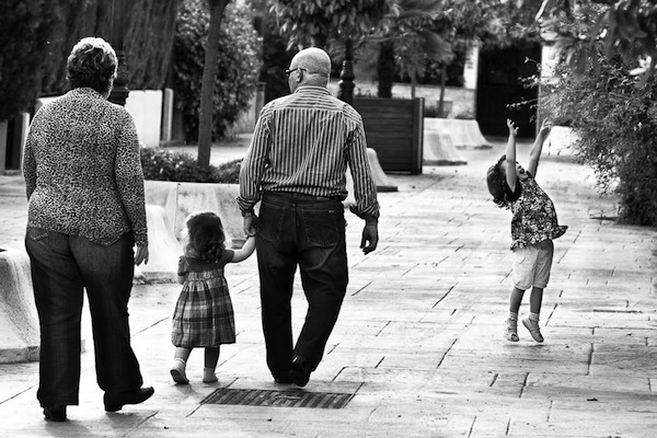 (12052011)Breve historia de abuelos y nietos.jpg