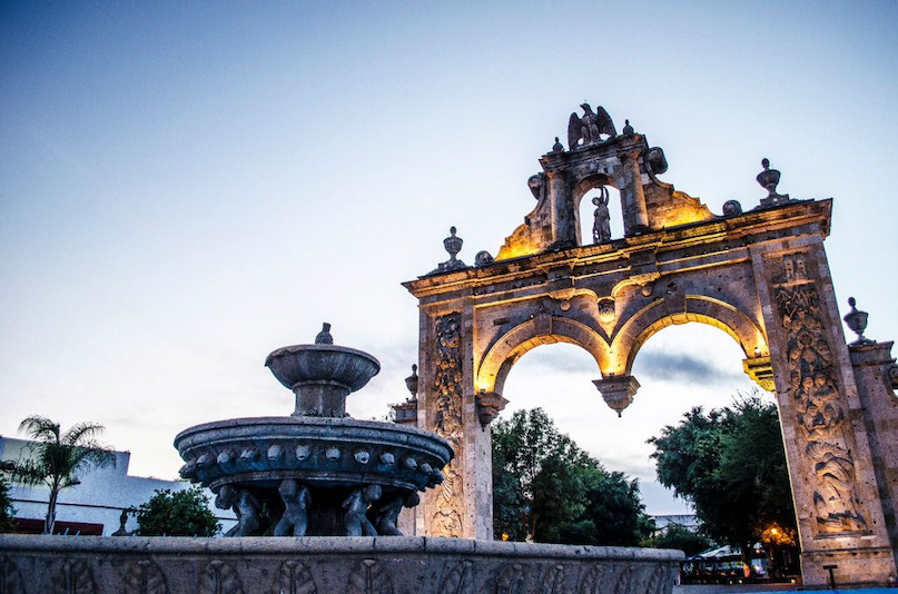 ARCO DE ZAPOPAN JALISCO.png