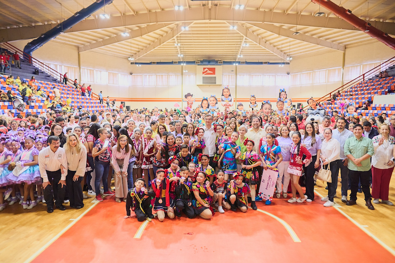 Américo_y_María_de_Villarreal_a_ganadores_del_Concurso_Estatal_de_Rondas_Infantiles_y_Salto_de_Cuerda_2026_(6).png