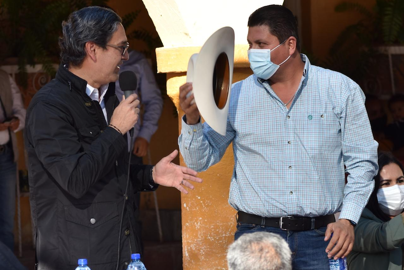 Erasmo y alcalde de guemez.png