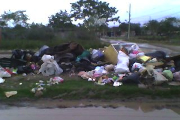 La Capital | Inunda La Basura Calles De La Azteca