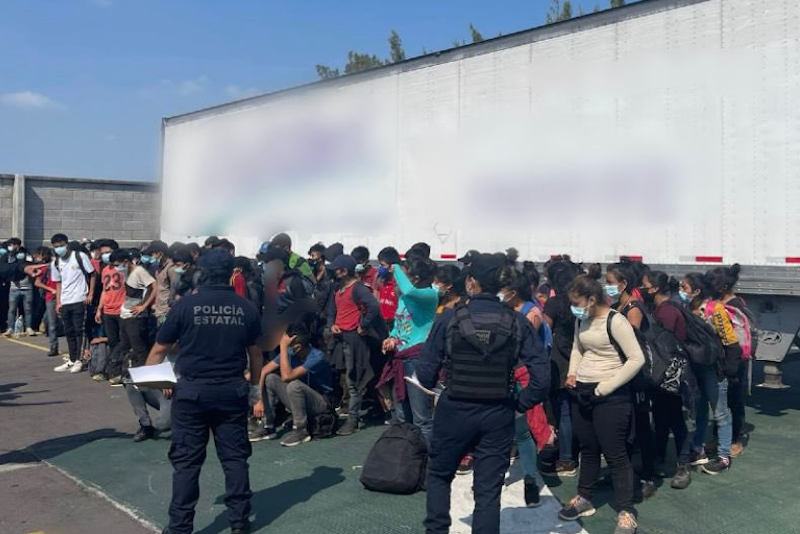 MIGRANTES EN TRAILER.png