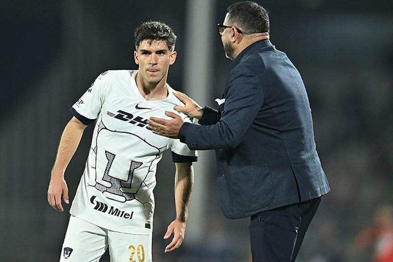 Santiago Trigos con Pumas.png