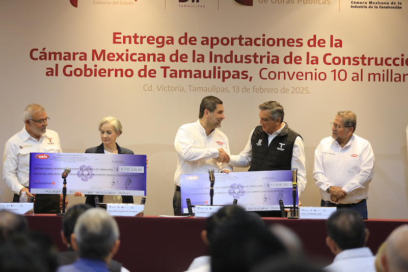 americo con la cmic .png