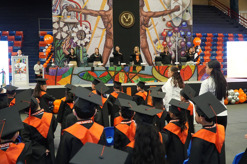 celebra familia UAT graduación CENDI 1.png