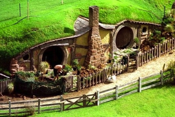 househobbittolkien-8710d60a52cd72e65a4aa32b28e4bbe1_h-430x306.jpg
