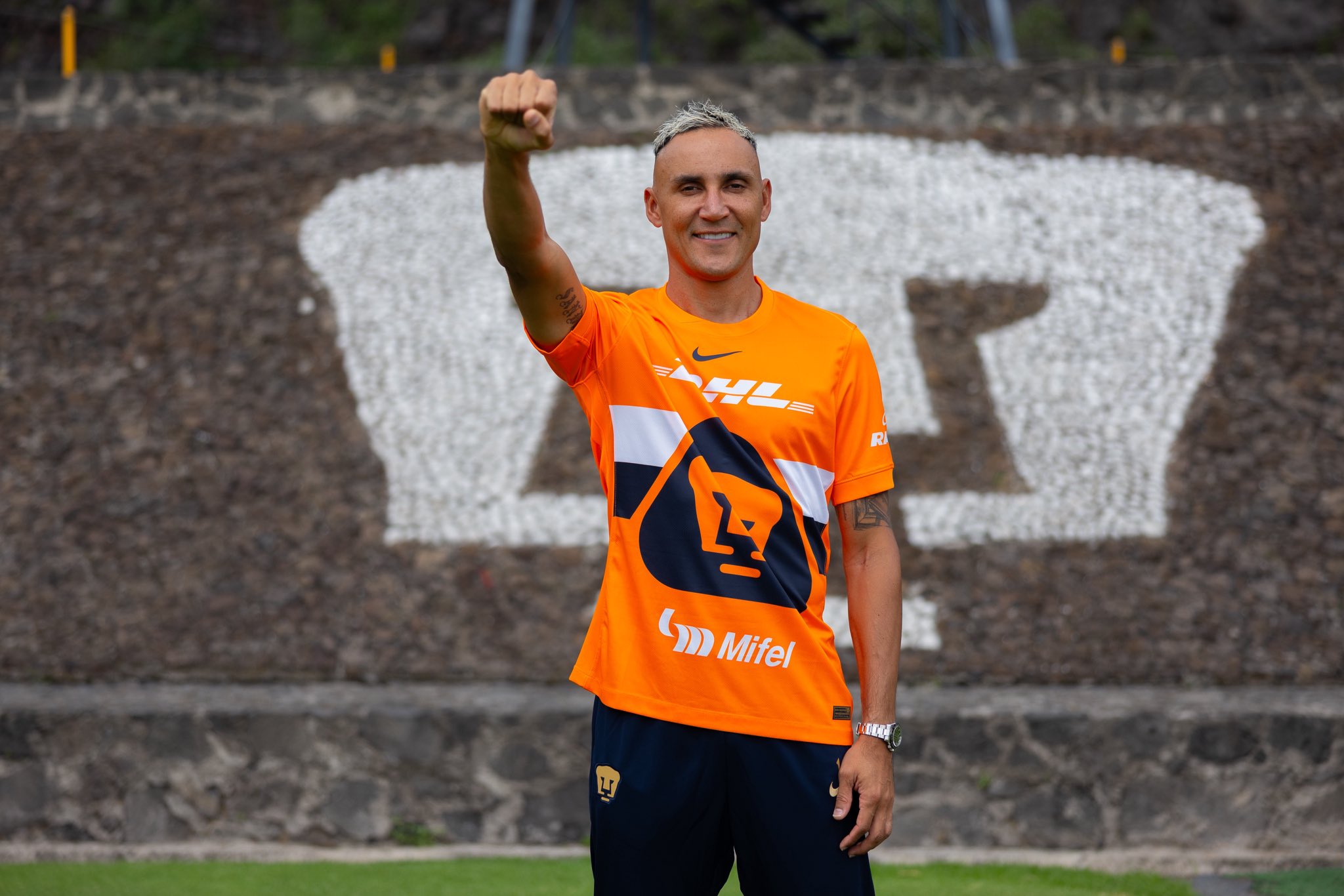 keylor navas con pumas.jpeg